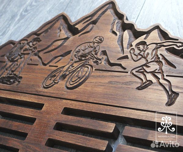 Деревянная медальница из дуба