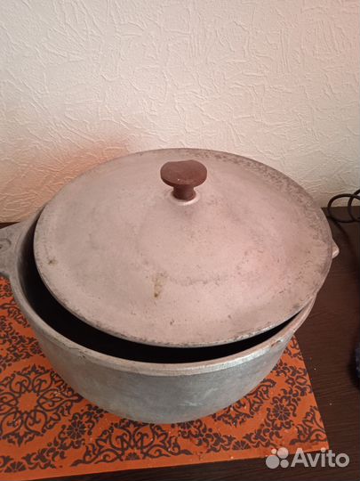 Казан чугунный бу 6 л
