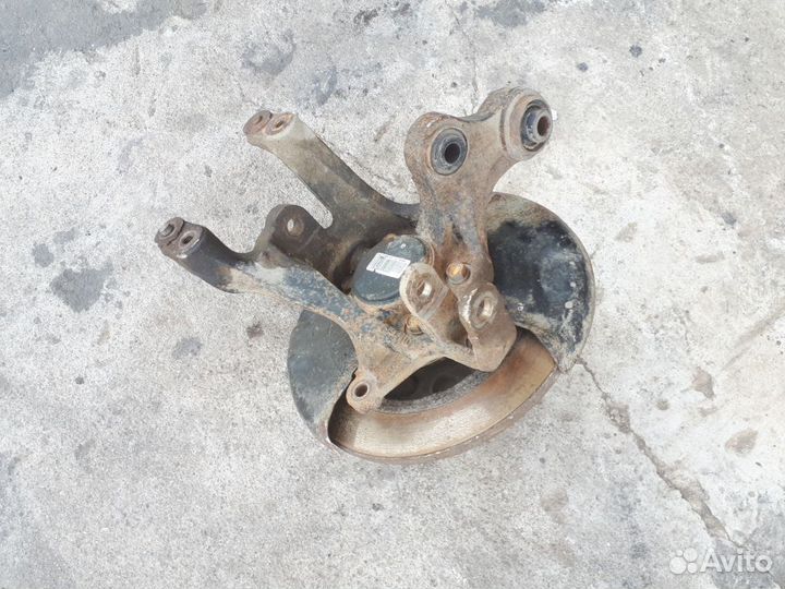 Кулак задний левый Kia Ceed