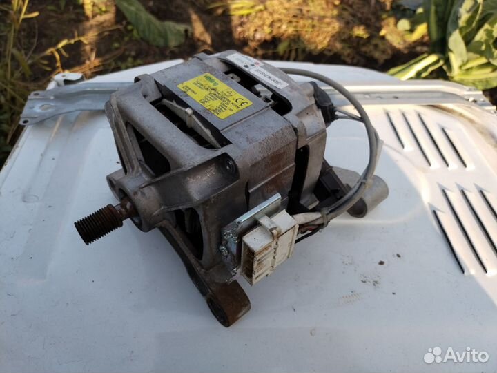 Стиральная машина indesit IWB 5105 на запчасти