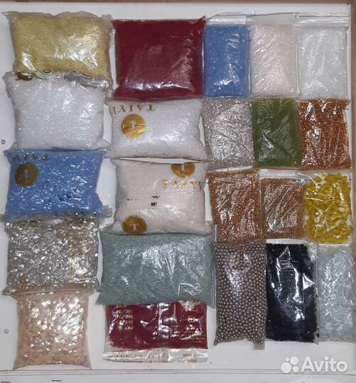 Два набора бисер, бусы, паетки