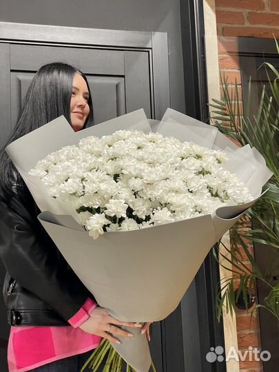 Букет цветов из хризантем, ромашки