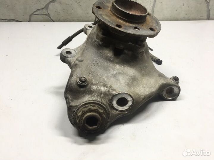 Кулак поворотный передний правый Bmw 7-Seria F02