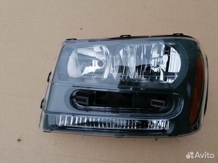Фара галогеновая Chevrolet Trailblazer 4.3 2007