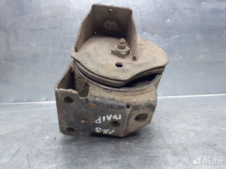 Опора двигателя правая Volkswagen Passat B3