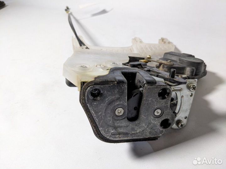 Замок двери задний левый Hyundai Tucson JM G4GC