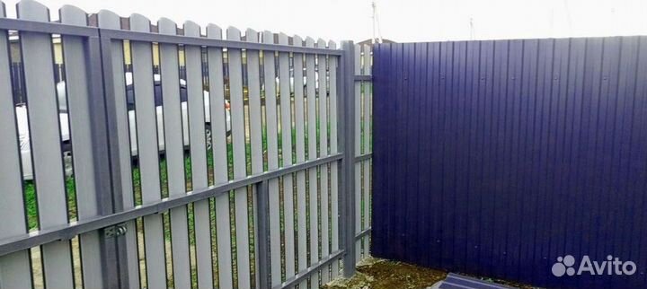 Заборы из евроштакетника со склада новые