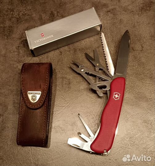 Нож складной мультитул Victorinox швейцарский