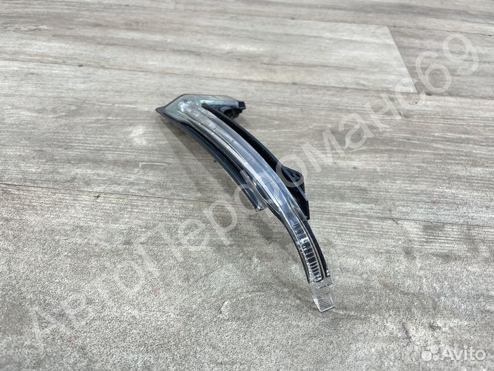 Поворотник левого зеркала Audi A3 A4 A5 A6 A8 Q3