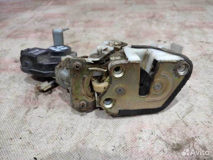 Замок двери задний правый Mitsubishi Pajero Pinin