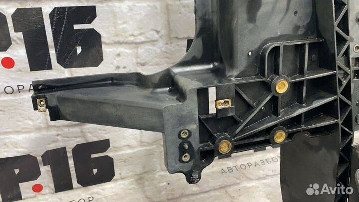 Рамка радиатора передняя Infiniti Qx56 JA60 VK56DE