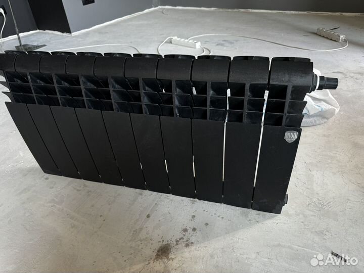 Черный радиатор Royal Thermo BiLiner 350 VDR