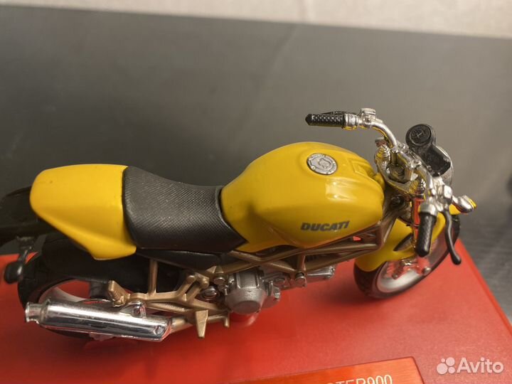 Модель мотоцикла Ducati Monster 900 (1:18)