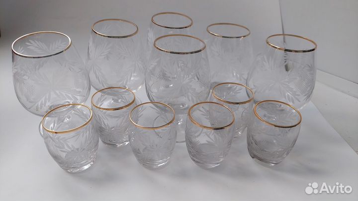 Набор бокалов и рюмок