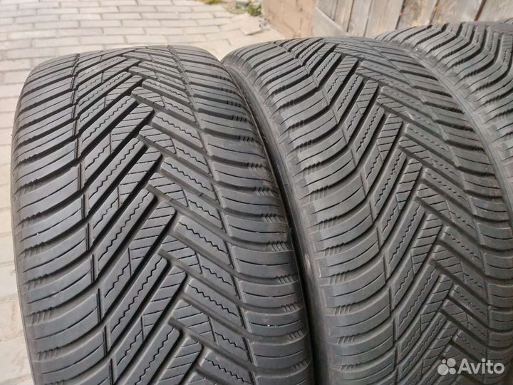 Hankook Kinergy 4S2 H750 235/45 R17