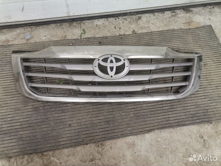 Решетка радиатора Toyota Hilux 7 2011-2015