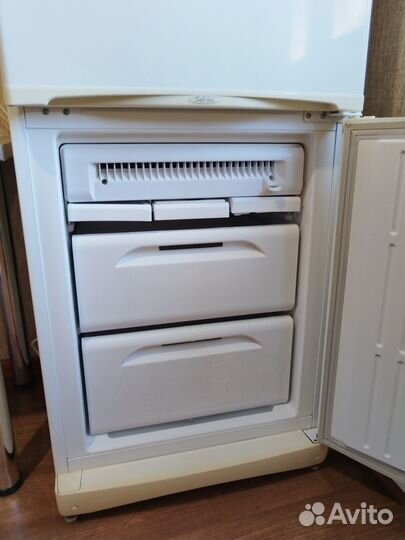 Холодильник бу Stinol