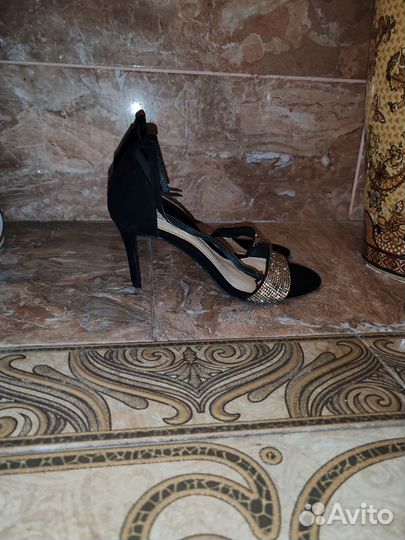 Босоножки 38