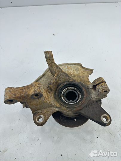 Kia Spectra кулак поворотный передний правый