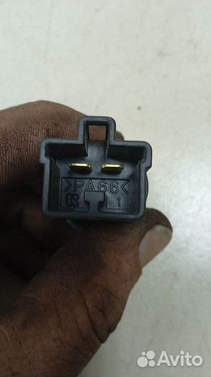 Концевик под педаль тормоза Mitsubishi Lancer