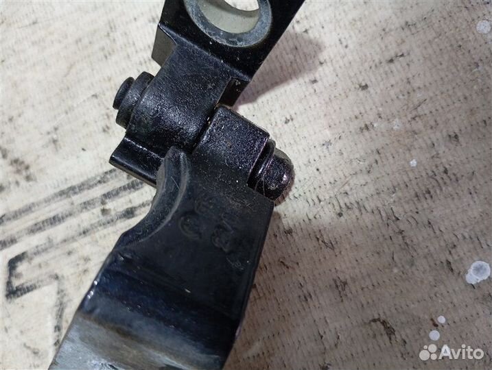 Петля двери верхняя задняя правая Volkswagen