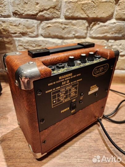 Винтажный гитарный комбоусилитель Samick LG1