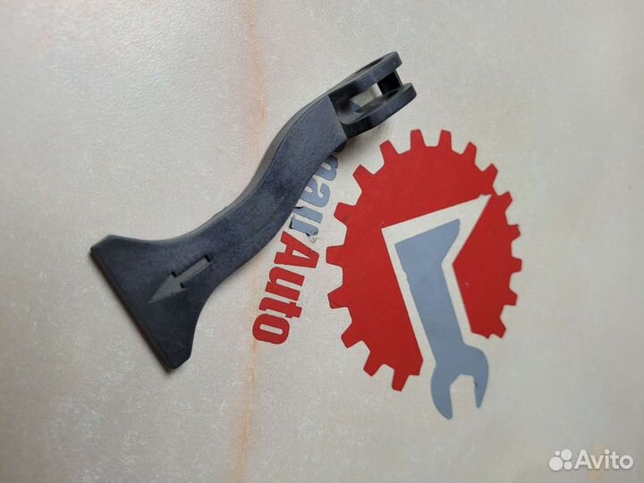 Лапка замка капота w140