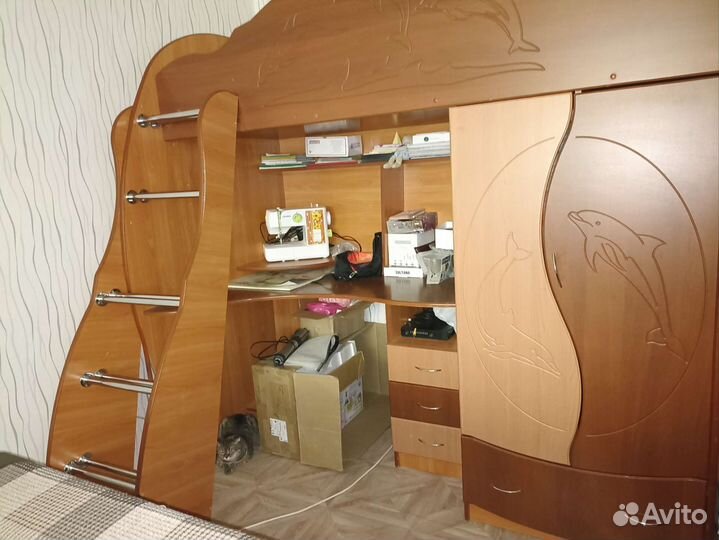 Кровать чердак со столом и шкафом