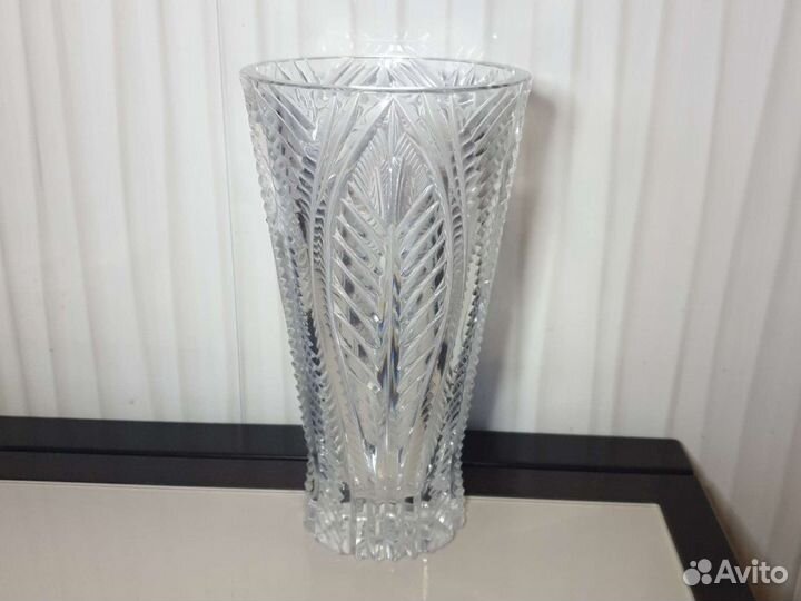 Ваза Красный Май и ваза хрустальная большая