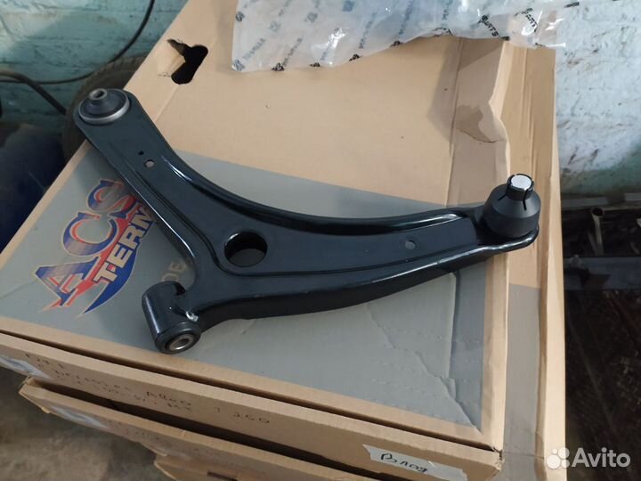 Рычаг передний нижний левый Lancer X,ASX,Outlander