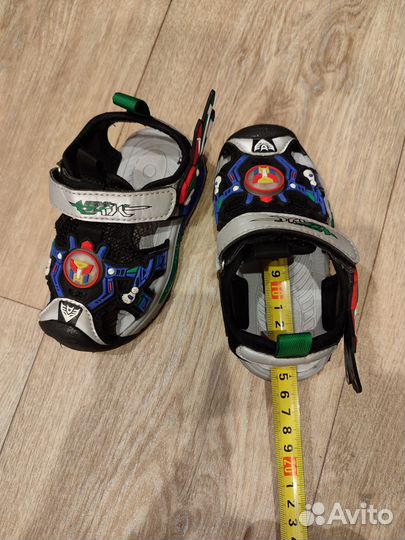 Сандали детские с подсветкой, оказались малы