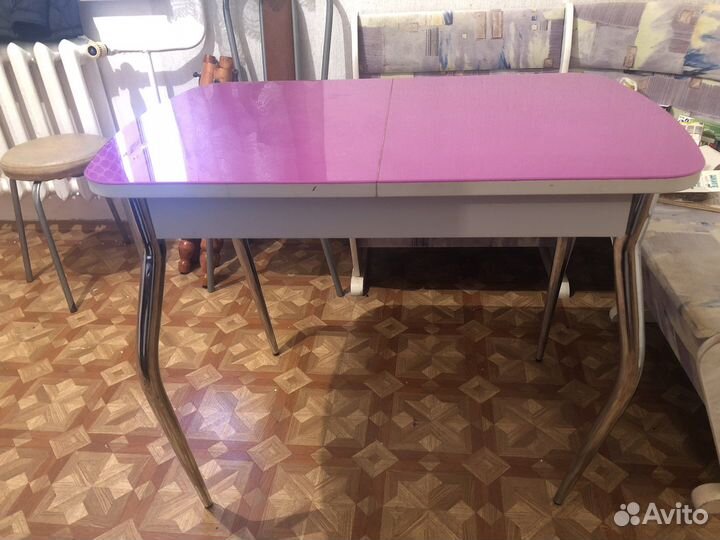 Стол кухонный