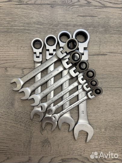 Набор ключей с трещеткой и шарниром 10-в1