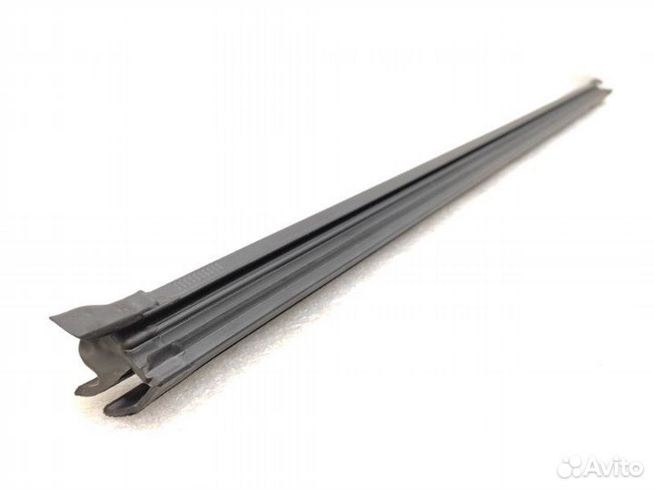 Уплотнитель стекла двери задний правый Volkswagen