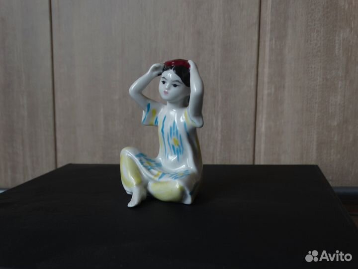 Статуэтка - Маленькая узбечка