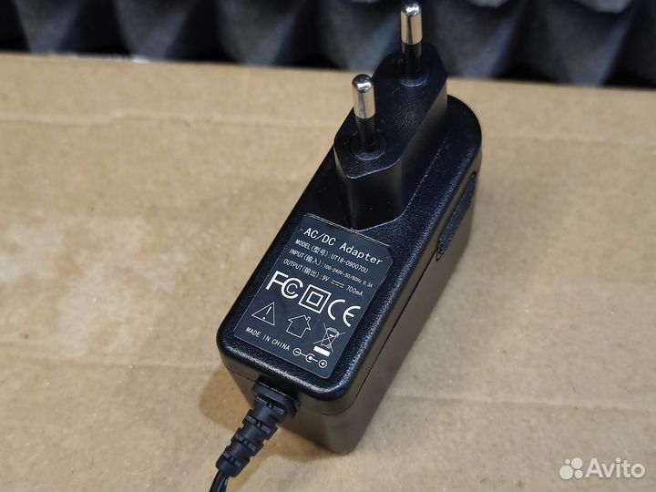 Блок питания UT18-090070U 9V 700mA