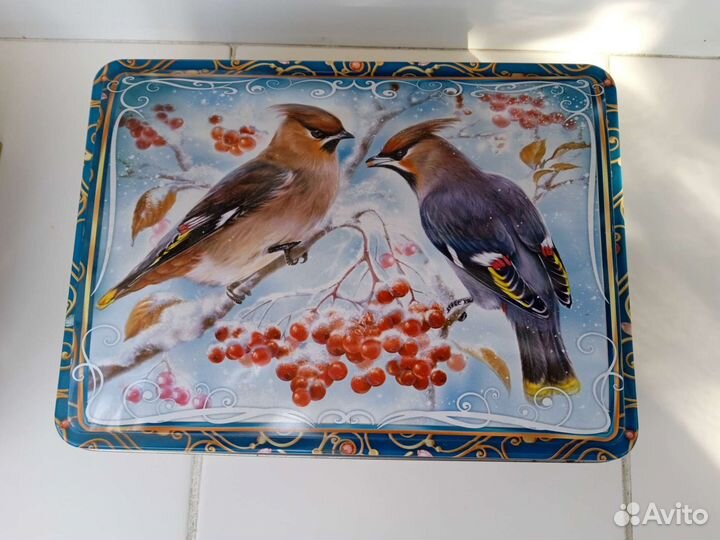 Шкатулка металлическая