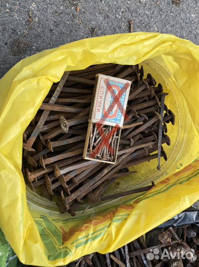 Гвозди кованые. Старинные