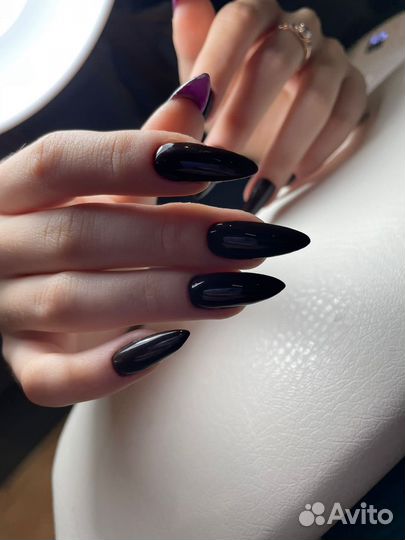 Модель к мастеру маникюра с опытом