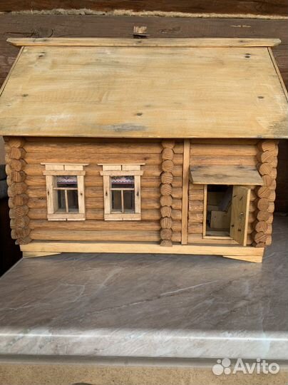 Деревянный кукольный домик с мебелью