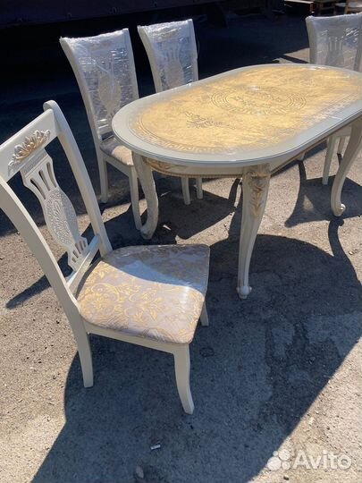 Новые столы и стулья