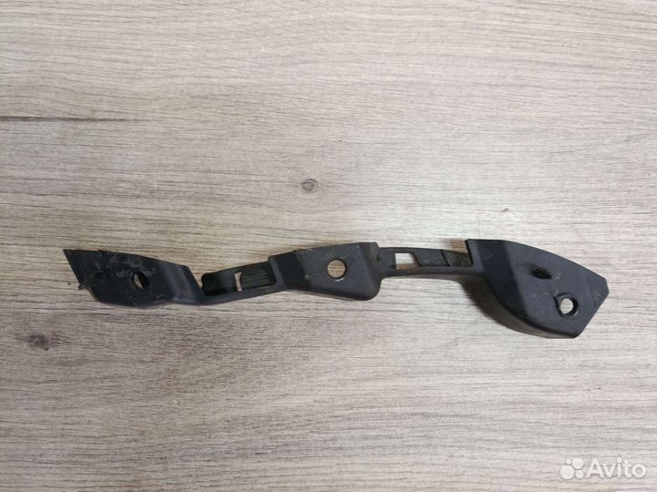 Направляющая заднего бампера правая fiesta mk5