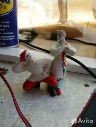 Фарфоровые статуэтка