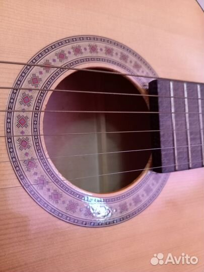 Акустическая гитара