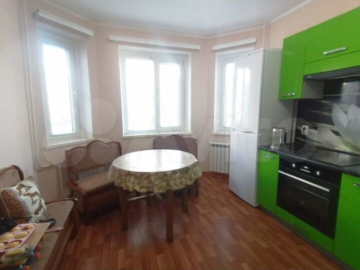 2-к. квартира, 57 м², 7/17 эт.