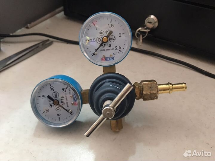 Редуктор для баллонов с гелием