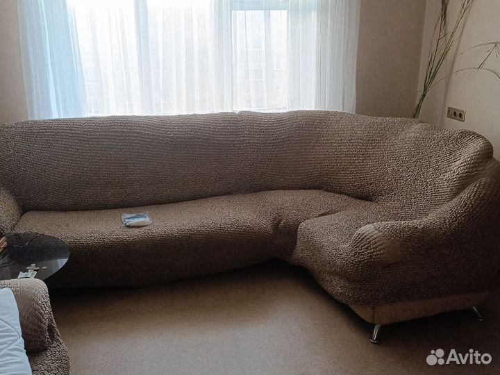 Большой угловой диван и кресло