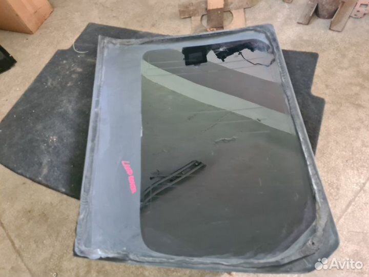 Стекло заднее левое Land Rover Discovery 3 2005