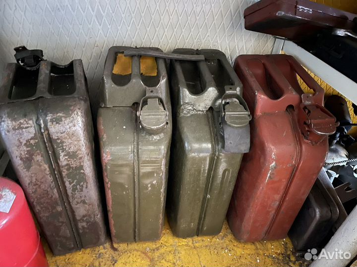 Канистры металлические 20 литров