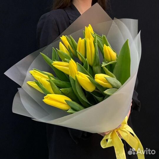 15 желтых тюльпанов на 8 марта